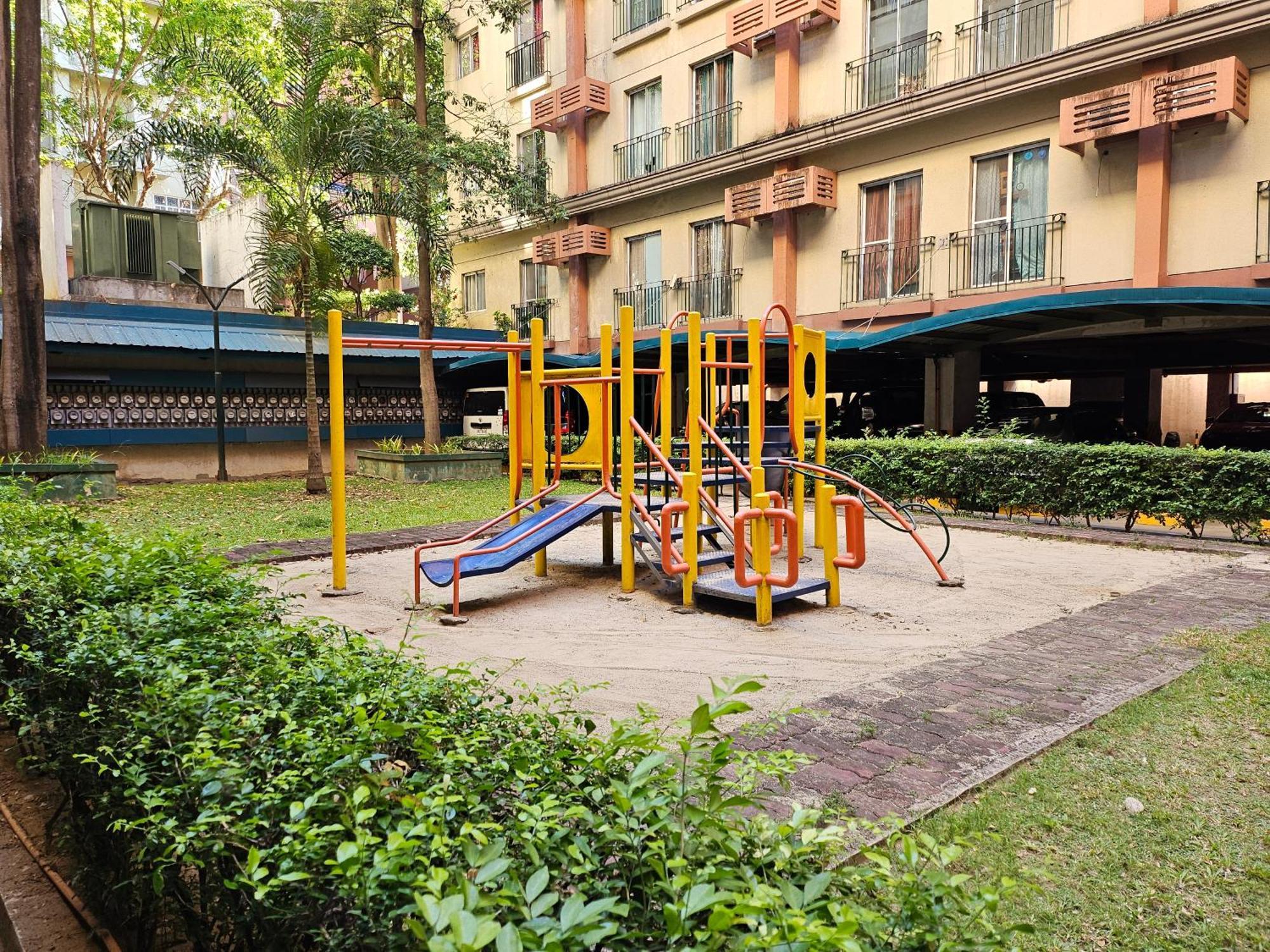 Cozy 2Br Staycation With Balcony Chateau Elysee For 4-6 Pax Paranaque City Eksteriør bilde